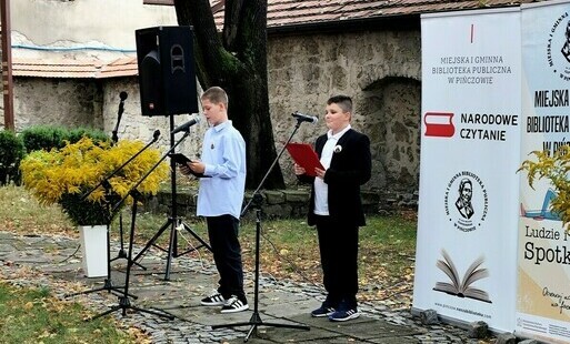 Zdjęcie do Narodowe Czytanie pod klasztornymi lipami