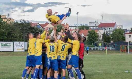 Zdjęcie do Osiem dekad na boisku