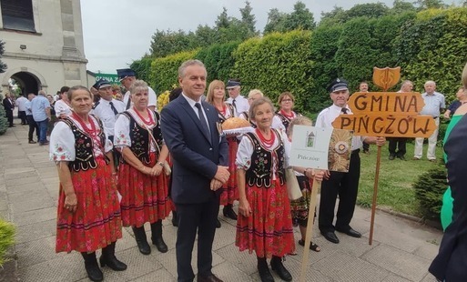 Zdjęcie do Gmina Pińcz&oacute;w na Dożynkach Powiatowych