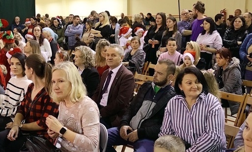 Zdjęcie do Ulica Śnieżynkowa bawi i pomaga