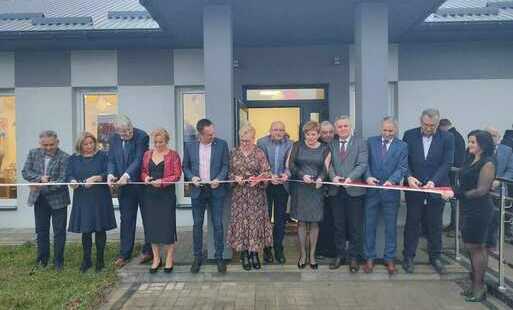 Zdjęcie do Mieszkańcy cieszą się piękną świetlicą