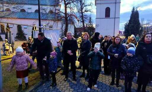 Zdjęcie do Rozbłysła choinka