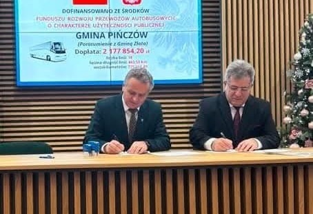 Zdjęcie do Burmistrz Miasta i Gminy Pińcz&oacute;w, podpisał dziś umowę na dofinansowanie zadania wykonywania przewoz&oacute;w autobusowych o charakterze użyteczności publicznej
