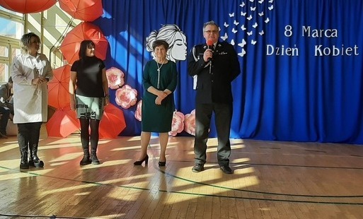 Zdjęcie do Uczniowie z Bogucic z dedykacją dla Pań